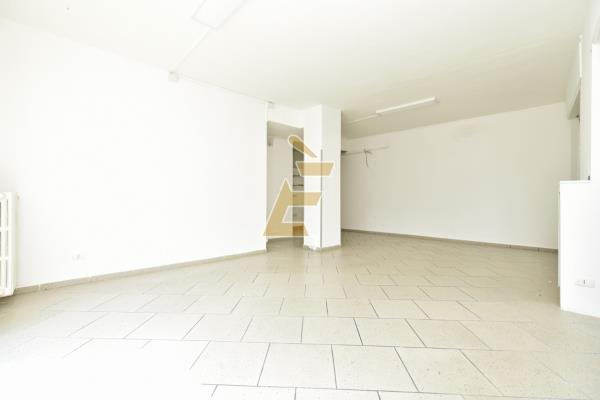 Affitto negozio di 135 m2, Valenza (AL) - 3