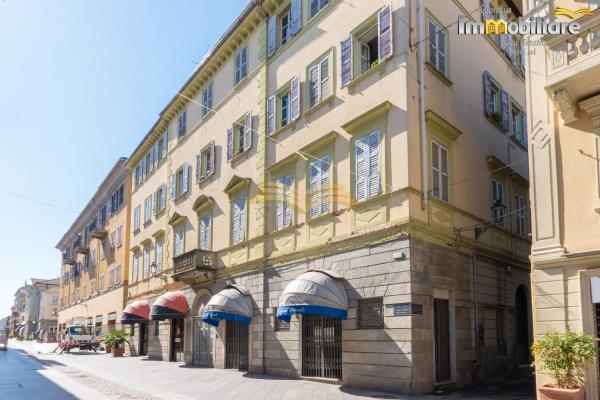 Vendita negozio Valenza (AL)