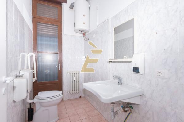 Affitto negozio di 70 m2, Valenza (AL) - 11