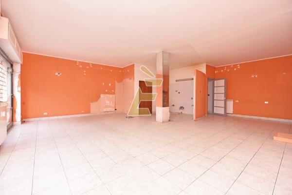 Affitto negozio di 64 m2, Valenza (AL) - 2