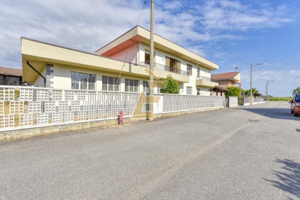 Vendita casa indipendente Torre Beretti e Castellaro (PV)