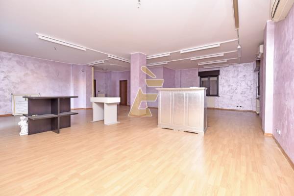 Affitto negozio di 99 m2, Valenza (AL) - 5